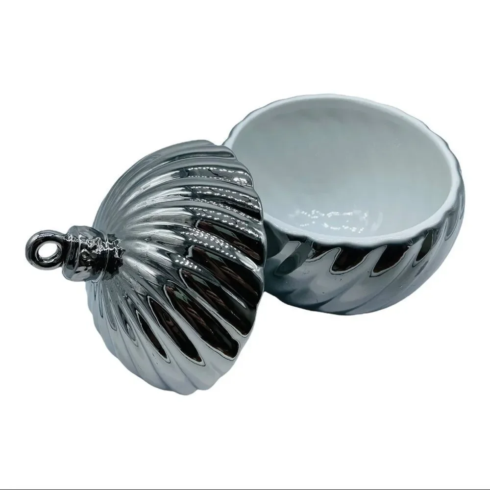 428 - GOLD OR SILVER‎ DECORATIVE ORNAMENT COVERED BOWL